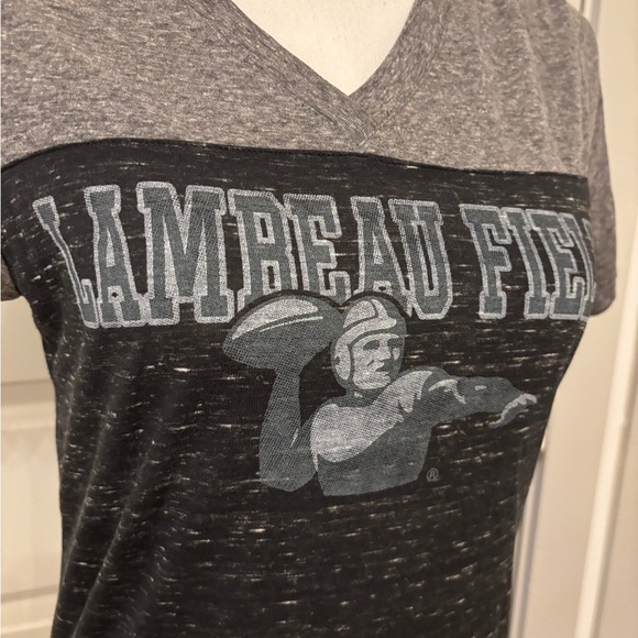 NWT Lambeau Field grey football NFL tee size S - Picture 4 of 10